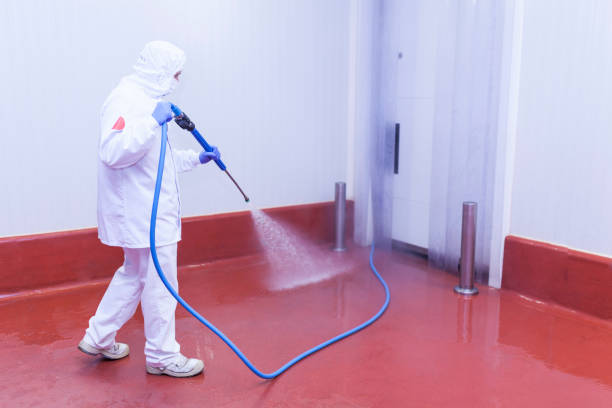 Best Animal Enclosure Cleaning  in Altamonte Springs, FL